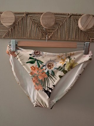 Braga bikini H&M floral talla 40
