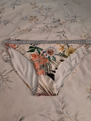 Braga bikini H&M floral talla 40