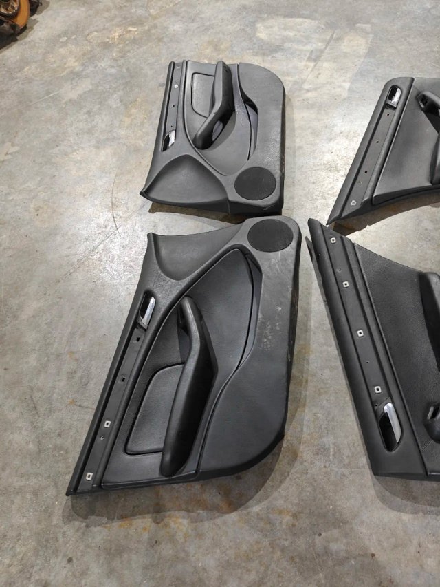 Paneles Puerta Cuero Negro BMW E46