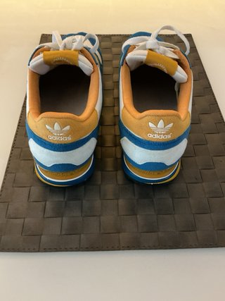 Zapatillas Adidas Azules y Amarillas