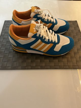 Zapatillas Adidas Azules y Amarillas