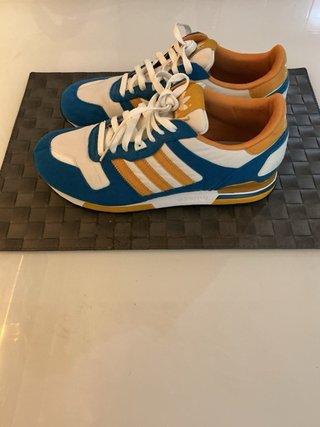 Zapatillas Adidas Azules y Amarillas