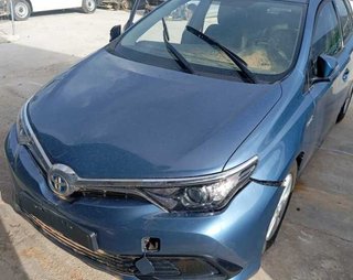 452434 90070909 faro derecho toyota auris hybrid