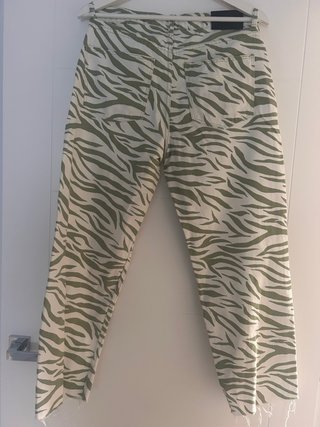 Pantalón cebra Bershka Talla M (38)