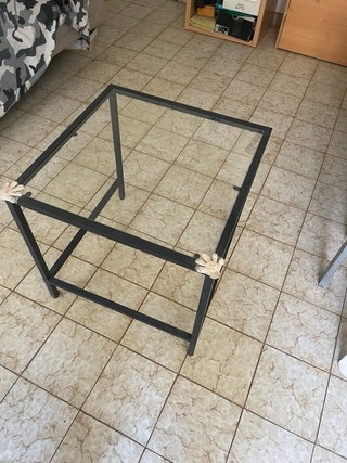Mesa de cristal y metal cuadrada