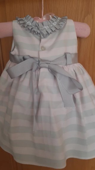Vestido y chaqueta, pará  niña. Talla  6 meses .