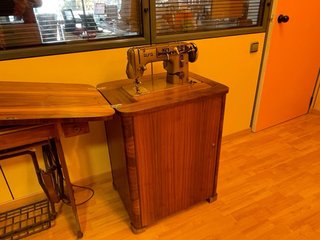 Máquina de coser Alfa Automática antigua