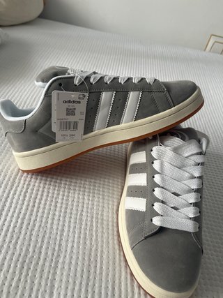 Zapatillas Adidas Grises y Blancas