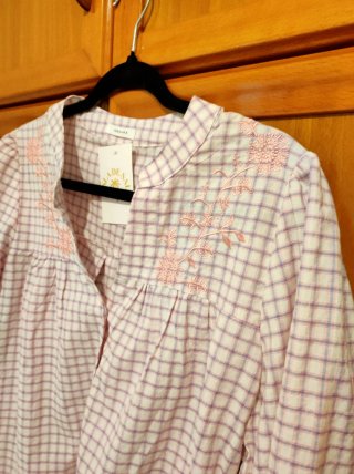 Blusa cuadros bordados
