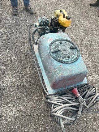Carretilla sulfatadora con depósito