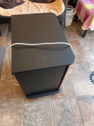 Mueble TV 2 estantes con regleta y ruedas