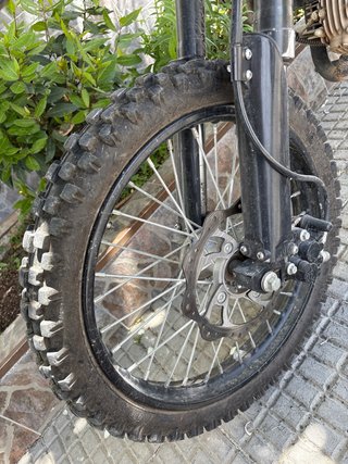 Moto de cross negra