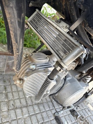 Moto de cross negra