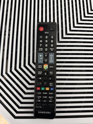 Samsung TV (UE43J5570)