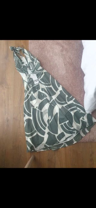 Vestido Zara chica. Nuevo