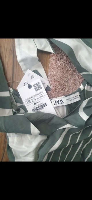 Vestido Zara chica. Nuevo