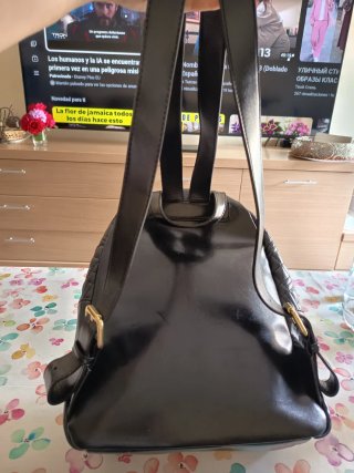 Mochila Love Moschino Negra Acolchada Dorada