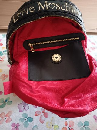 Mochila Love Moschino Negra Acolchada Dorada