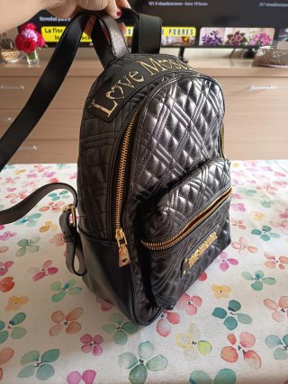 Mochila Love Moschino Negra Acolchada Dorada