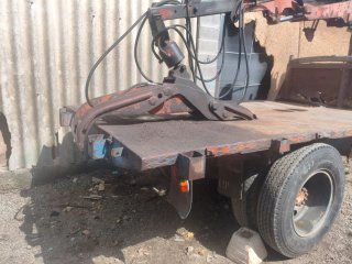 Plataforma con grua para tractor
