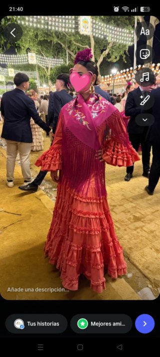 Traje de flamenca con mantoncillo