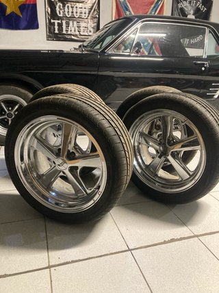 Llantas 17” Mustang 1966 con neumáticos