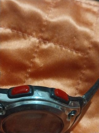 Reloj Casio Plata y Rojo