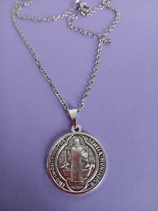 Medalla San Benito con Cadena