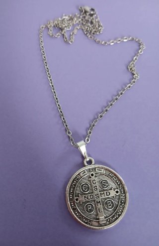Medalla San Benito con Cadena