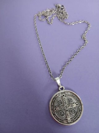Medalla San Benito con Cadena