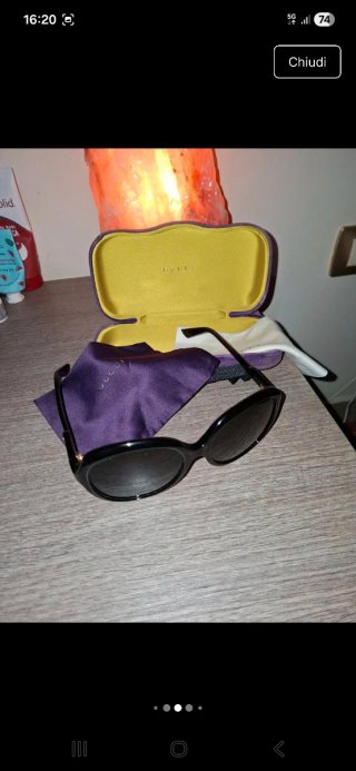 Occhiali da sole Gucci neri con custodia viola