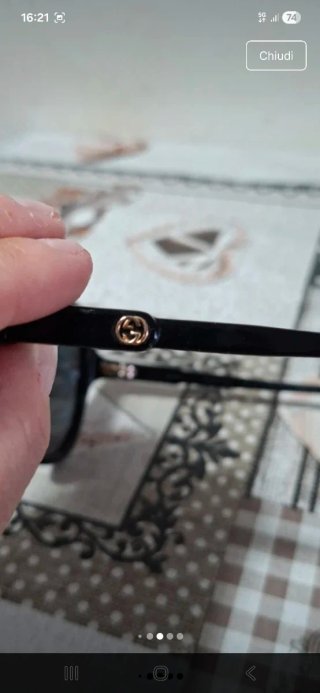 Occhiali da sole Gucci neri con custodia viola