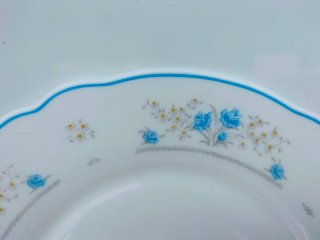 Platos Arcopal y bandeja servir floral azul