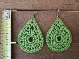 Pendientes  (feria). Colores variados.       9 cms