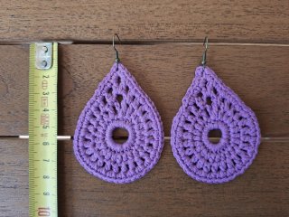 Pendientes  (feria). Colores variados.       9 cms