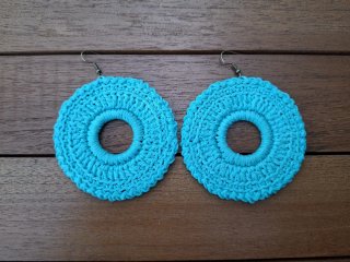 Pendientes  (feria). Colores variados.       9 cms