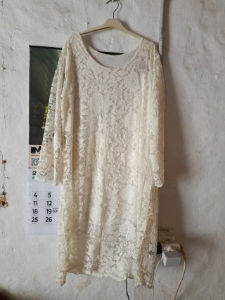 Vestido crema encaje sin estrenar con etiqueta