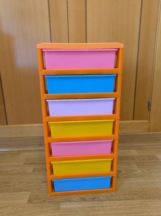 Cajonera de Almacenamiento con 7 cajones.