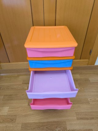 Cajonera de Almacenamiento con 7 cajones.