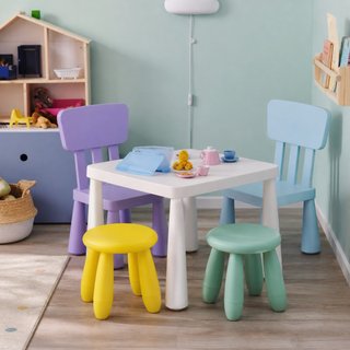 Tavolo e 4 Sedie per Bambini in Plastica