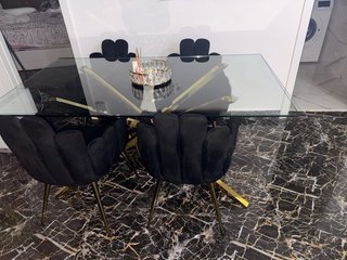 Mesa de comedor y 4 sillas negras y set de mesas
