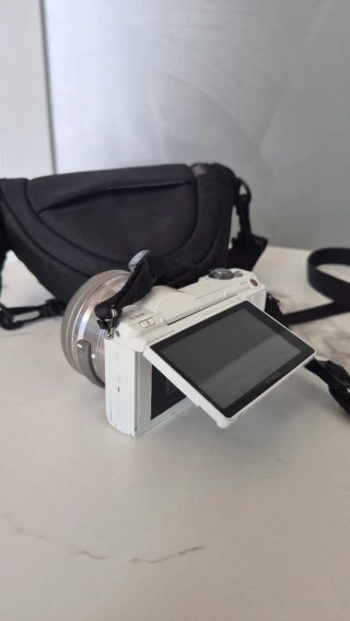 Cámara Sony a5000 Blanca + Accesorios