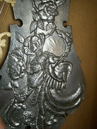 REloj de pared antiguo decorado a mano