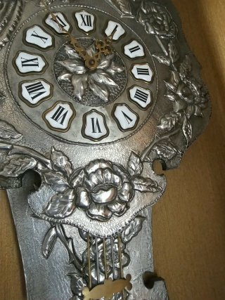 REloj de pared antiguo decorado a mano
