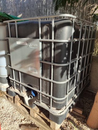 Depósito agua 1000L con jaula metálica