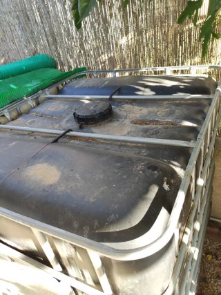 Depósito agua 1000L con jaula metálica