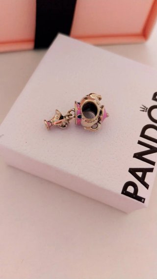Charm Pandora  Disney. Sra. Potts y Chip