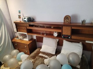 Cabecero de cama y mesitas de noche