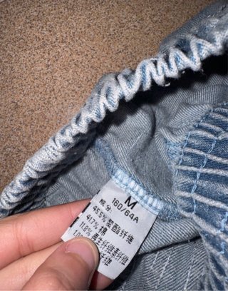 Pantalón vaquero ancho con rayas laterales