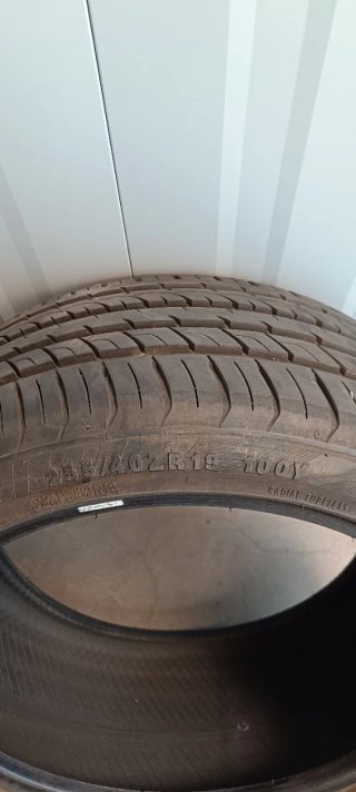 Pareja de neumáticos 255 40 R19